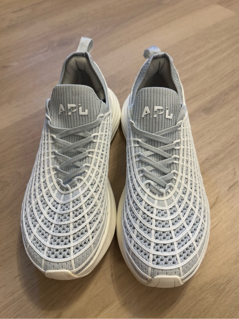 APL Techloom Zipline in Light Gray and White